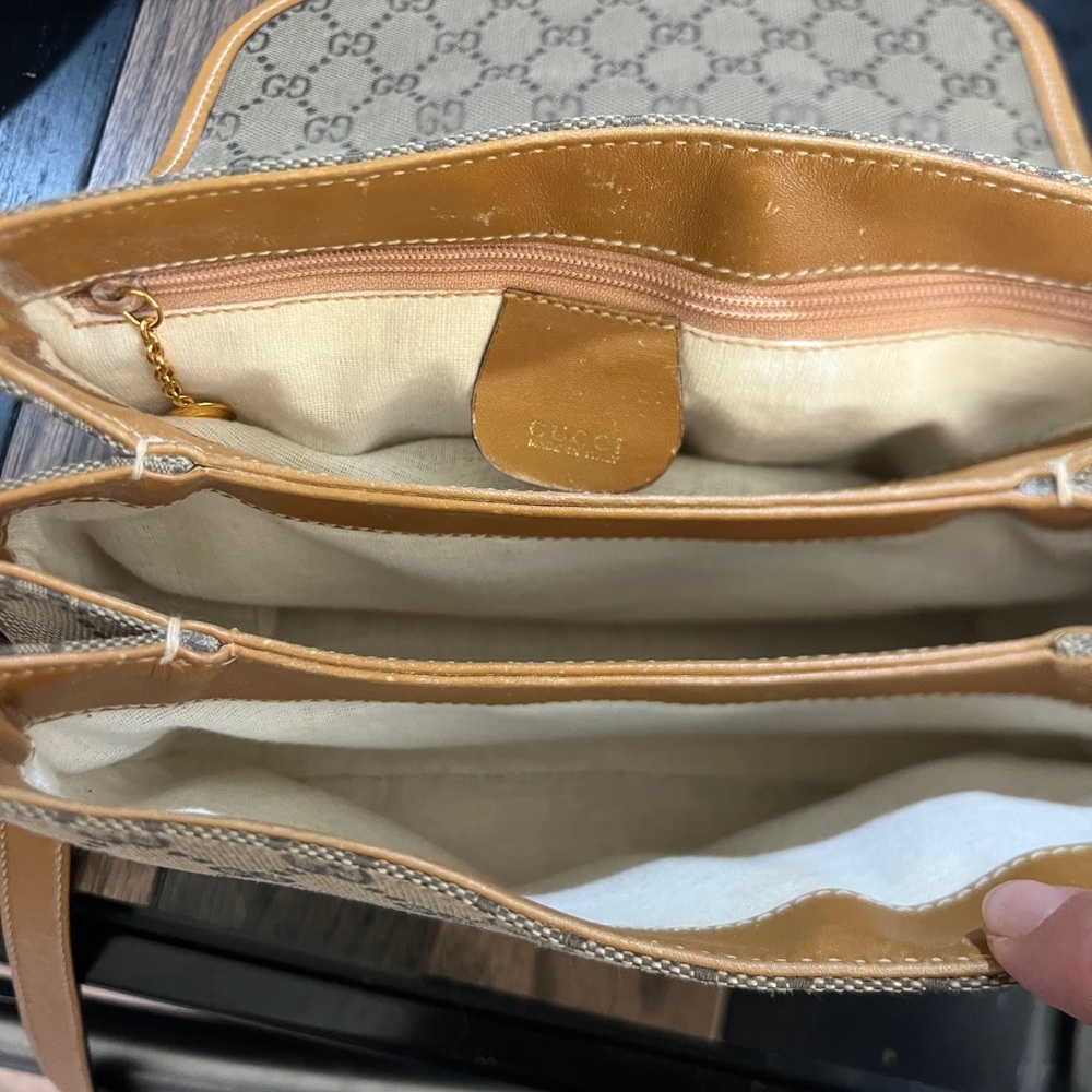 Authentic vintage Gucci Crossbody Purse - Picture 5 of 10